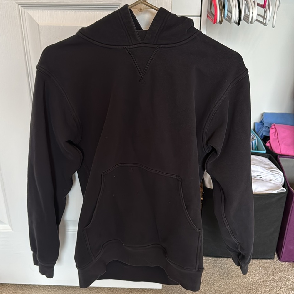 black lululemon hoodie